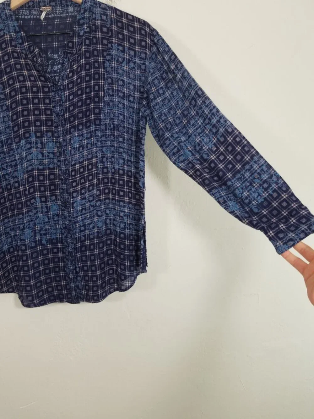 Free People Floral Plaid Long Sleeve Button Up Long Sleeve Top Blouse Blue XS - Picture 2 of 6